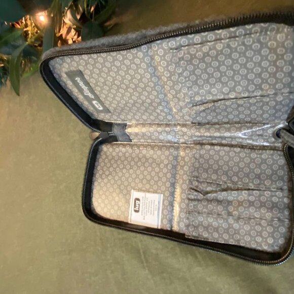 lug 2 pc Grey Quilted travel set - Picture 3 of 15